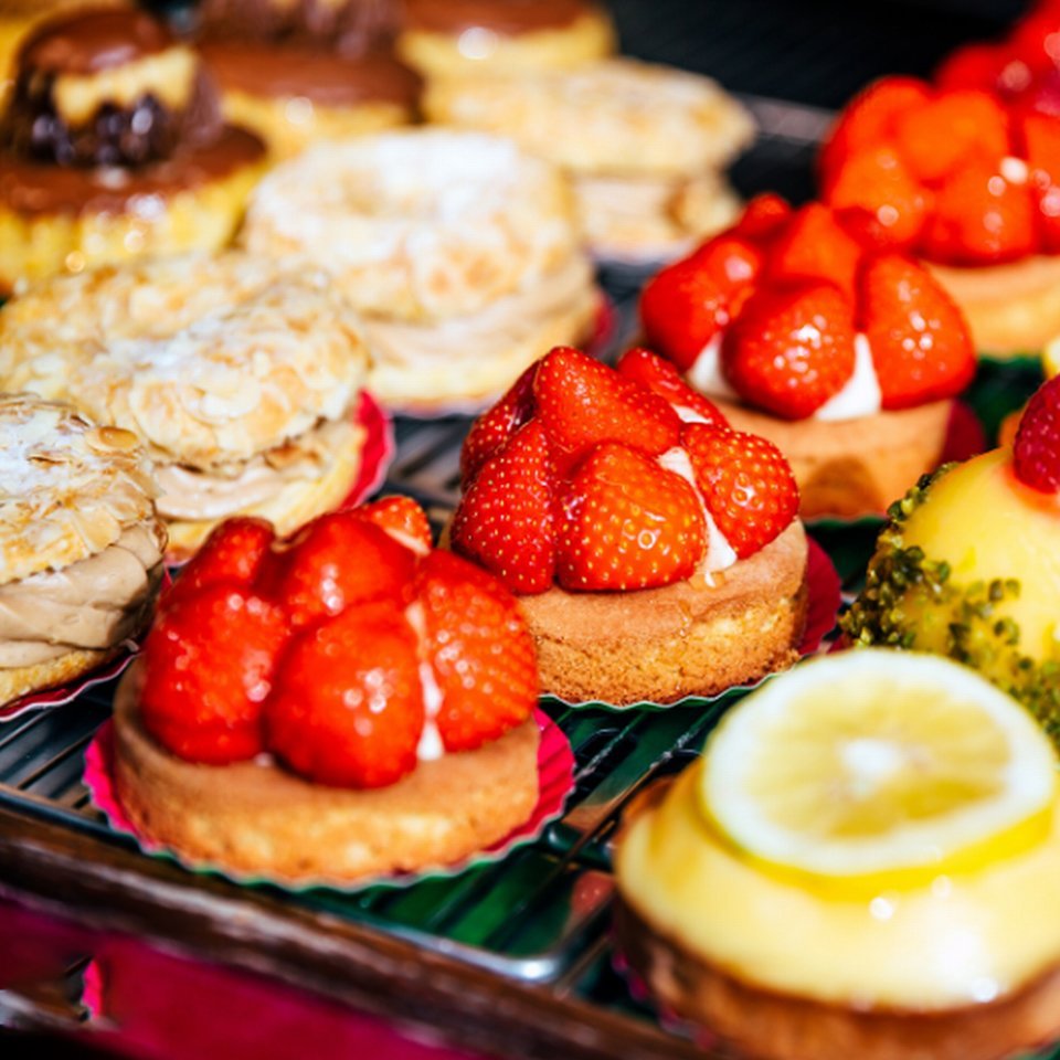 Backed biscuits, cupcakes, veg puff, cakes online delivery